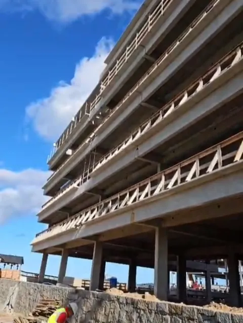 Estrutura de concreto armado de edifício em construção